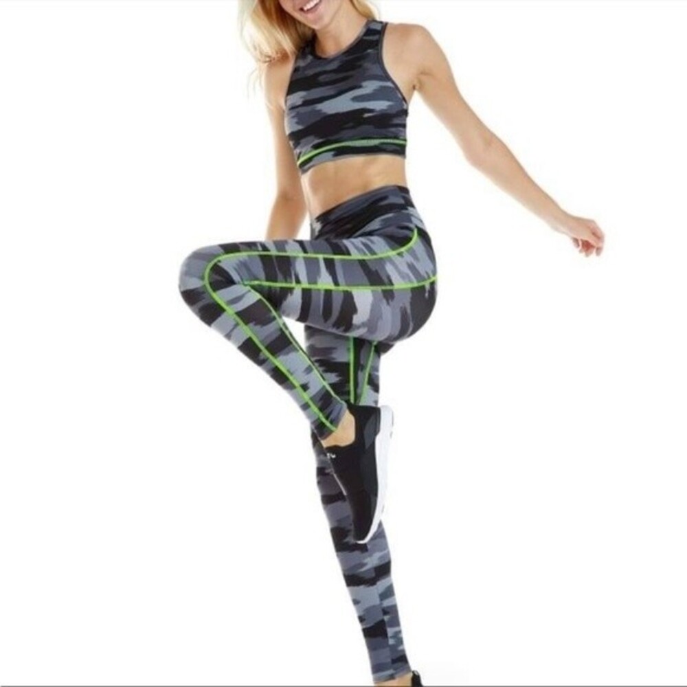 K-Deer 7-8 Sneaker Legging in Warrior One Irate Camo Print L NWOT